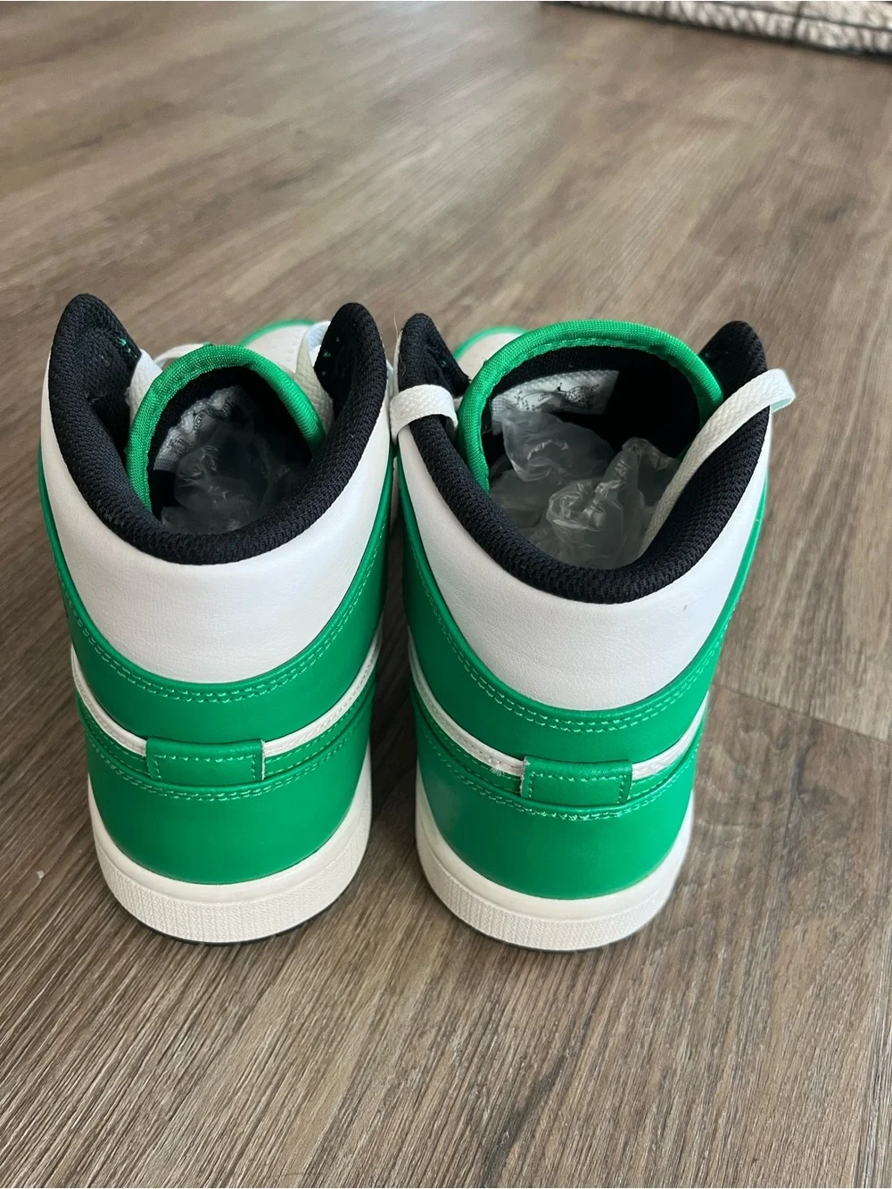 Nike Air Jordan 1 Mid Lucky Green Black White DQ8423-301 Men's 8 no box